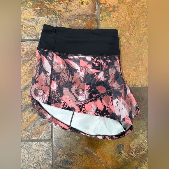 Lululemon Speed Up‎ Shorts 2.5 - Picture 1 of 3